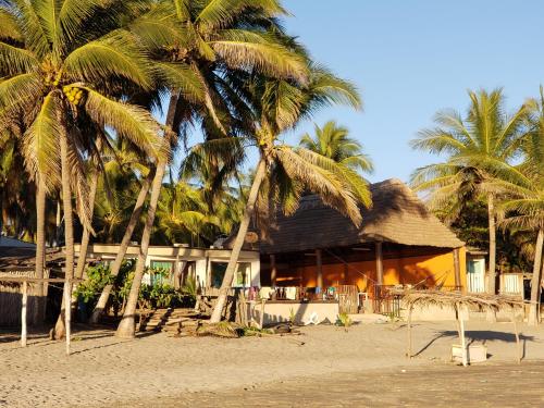 Bungalows La Perla Playa Azul in 藍色海灘-米卻肯