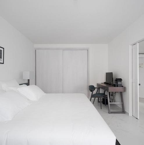 Suite with Land View