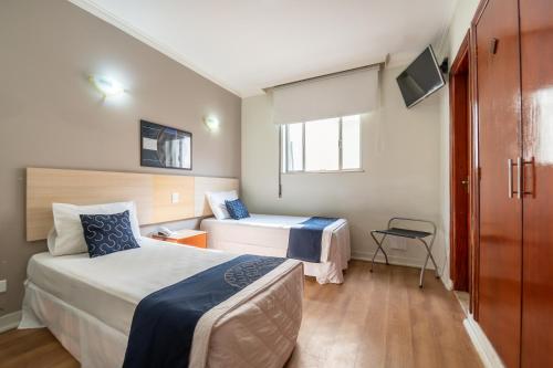 Twin Room image 2