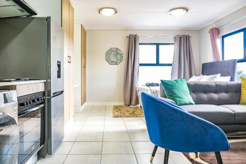 Guestroom, Insaka's 2 Greenlee Apartment - Greenlee Lifestyle Centre, Sandton in Lethabong