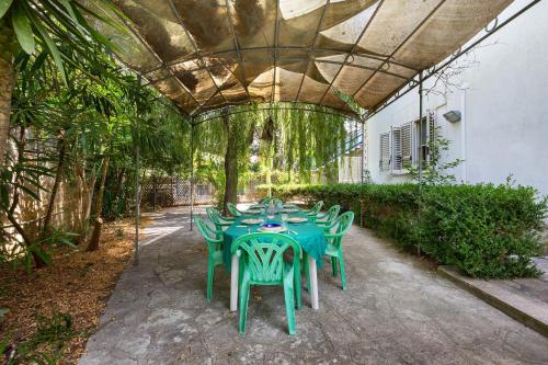 El Buen Retiro - image 8