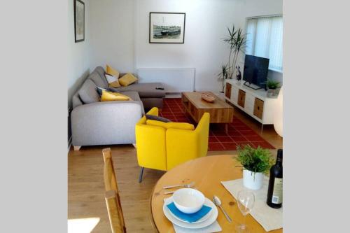 Cherry Cottage - Perfect base for two in beautiful Pembrokeshire in 比蓋利