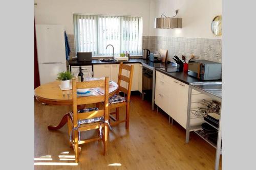 Cherry Cottage - Perfect base for two in beautiful Pembrokeshire in 比蓋利