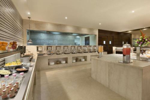 班加羅爾賀巴爾溫德姆豪生酒店 Howard Johnson by Wyndham Bengaluru Hebbal