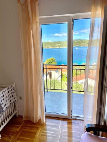 Two Bedroom Apartment with Terrace and Sea View
