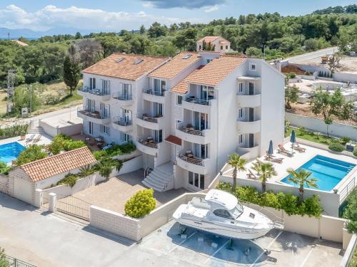 A szálláshely kívülről, Apartment Villa 2 Pools-1 by Interhome in Sutivan
