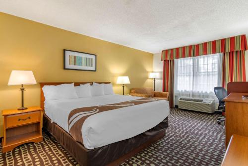 Quality Inn Fayetteville Near Historic Downtown Square