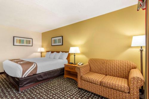 Quality Inn Fayetteville Near Historic Downtown Square