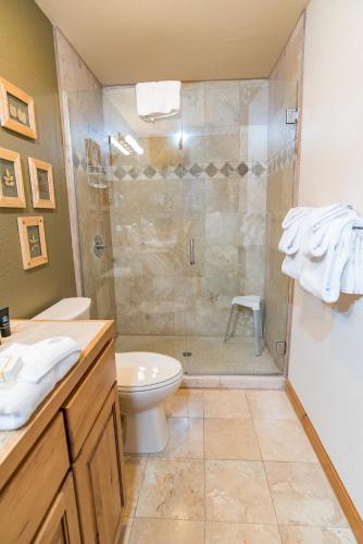 Riverbend Snowflake Lift Condo: Ski-In Ski-Out - image 3