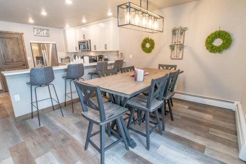 Longbranch 202 Condo Excellent Location Remodeled - image 7