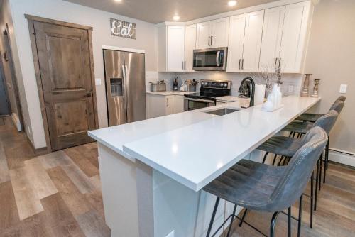 Longbranch 202 Condo Excellent Location Remodeled - image 8