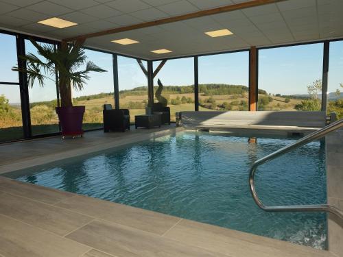 Gîte de Bellevue avec piscine intérieure privative gîte à louer Buffières