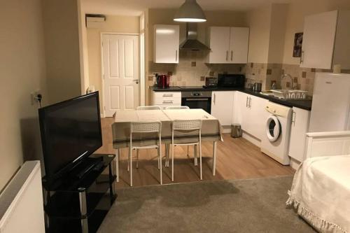 37B Louis Lodge 2