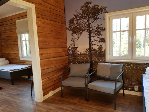 2 bedrooms, 4 beds