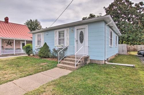 Cottage with Yard Walk to Historic Attractions! - main image