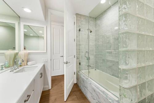 Luxury Malibu Beachfront Home-Short or Long-Term - main image