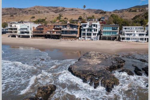Luxury Malibu Beachfront Home-Short or Long-Term - image 11