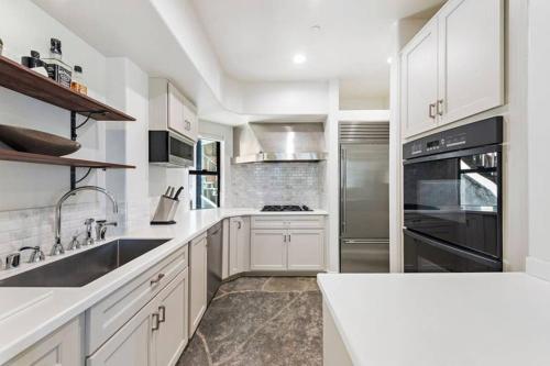 Luxury Malibu Beachfront Home-Short or Long-Term - image 14