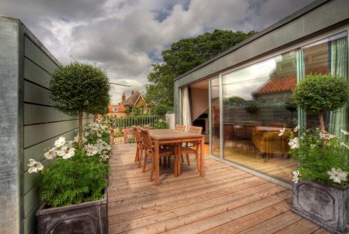 Strattons Hotel - image 2