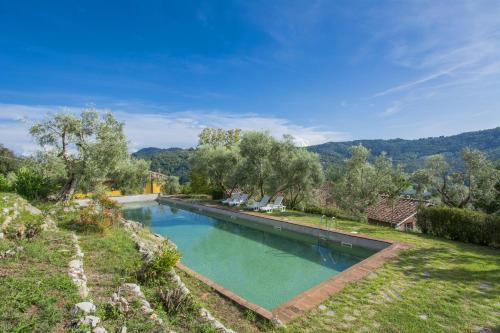  ALTIDO Country 2 BR Villa with Olive Garden and Pool in Monsagrati