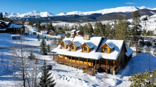 Bear Creek Mining Lodge Mountain Style Hot Tub - main image