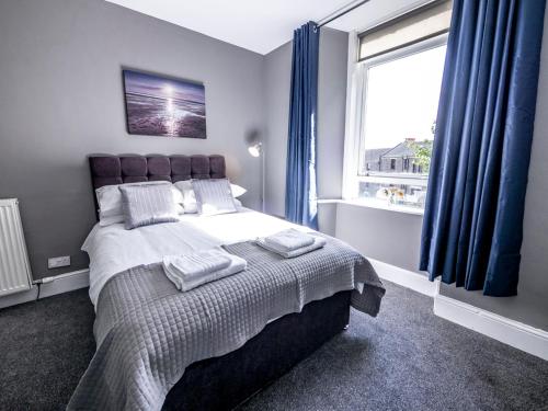 New Superhost Listing: Bright Flat Nr. University, Guthrie By Forfar, Angus and Dundee