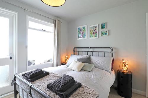 Number 57 by the Sea Fairbourne 