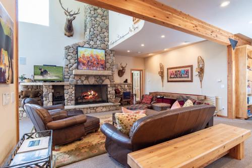 River Song Home Luxury On The River - image 6