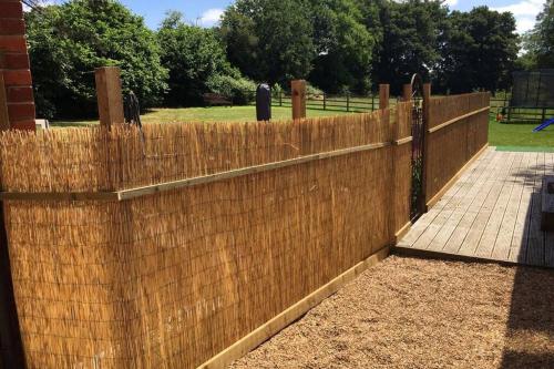 Entire Bungalow & lovely views(Near Henley) in London