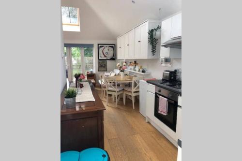 Entire Bungalow & lovely views(Near Henley) in London