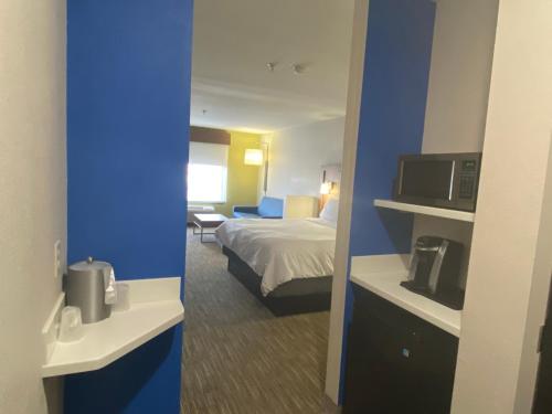 Holiday Inn Express & Suites Albuquerque Historic Old Town by IHG in Albuquerque, USA
