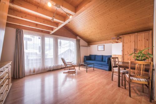 Central Wengen Wonderland: Mezzanine Studio for 4