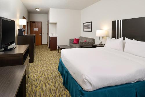 Holiday Inn Express Hotel & Suites Omaha West