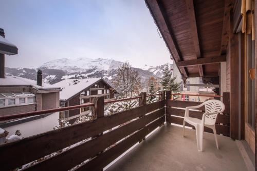 Central Wengen Wonderland: Mezzanine Studio for 4