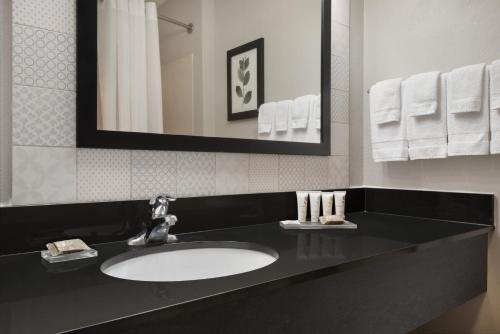 Country Inn & Suites by Radisson Brookings - image 5