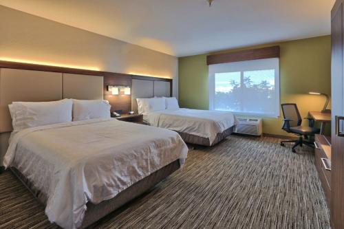 2 queen beds