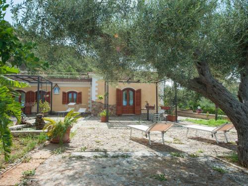 Lovely Holiday Home in Termini Imerese with Roofed Terrace