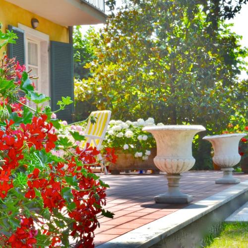 Hotel Villa Fiorisella – Poveromo, WI
