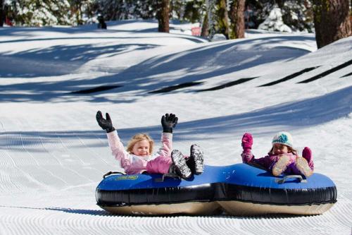 Trailside Villa by Tahoe Truckee Vacation Properties - main image