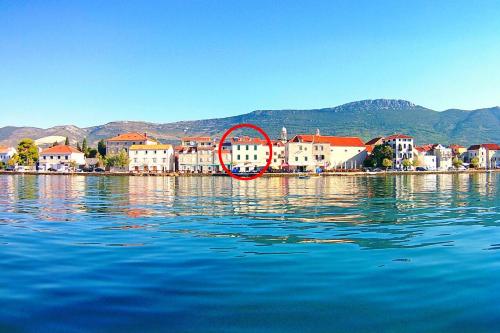Seaside holiday house Kastel Stari Kastela - 16617 