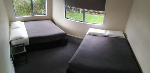 2 queen beds, 1 double bed, 1 bunk bed