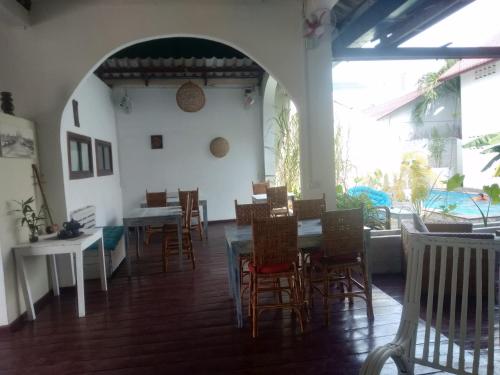 Restaurant, Manoha Villa in Serendipity Beach