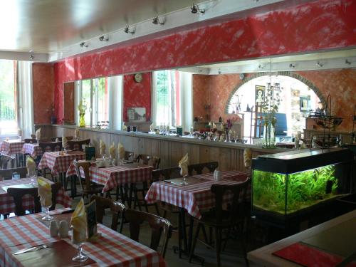 مطعم, Hotel Le Saint Julien in Saint-Julien-Du-Sault