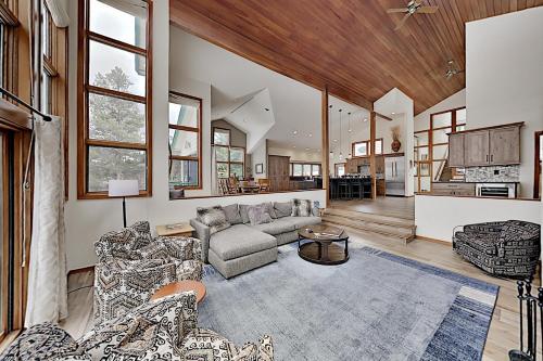 Keystone Ranch with Hot Tub Sauna & Chef's Kitchen home - main image