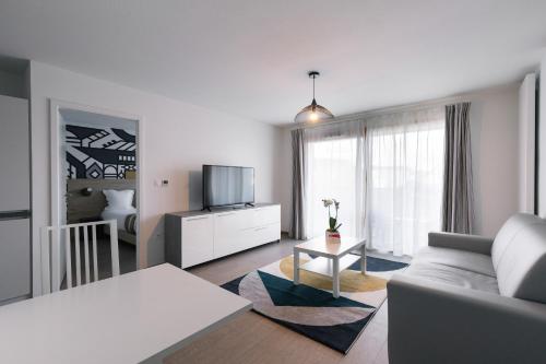 อพาร์ตโฮเทล อดาจิโอ บาล สนามบินมุลเฮาส์ (Aparthotel Adagio Bâle Mulhouse Aéroport) near สนามบินยูโรบาเซล-มุลเฮาส์-ไฟรบวร์ค