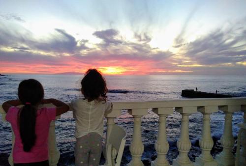 Sunset in the Atlantic Apartamentos Playa de Alojera