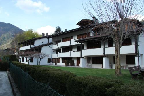  Grazioso Monolocale Bavdin 24, Pension in Pinzolo