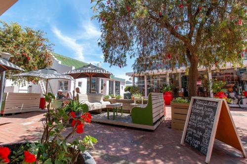 ที่เที่ยวใกล้ที่พัก, TwentyFour 17 Inn in เฮอร์มานัส