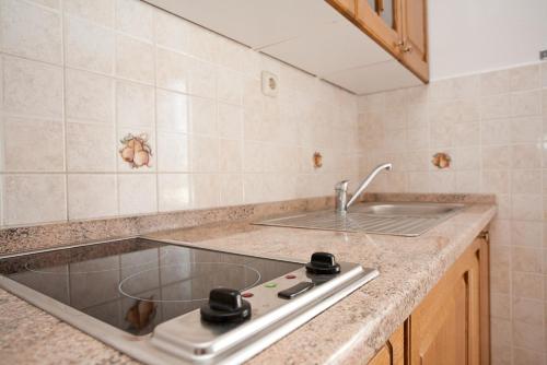One-Bedroom Apartment image 3