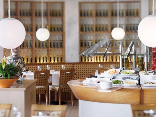 MÖVENPICK RESTAURANT